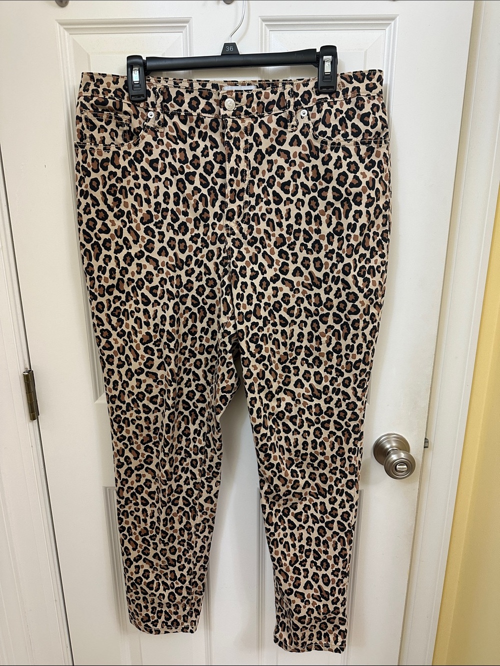 crown & ivy Beige and Black Leopard Skinny Pants